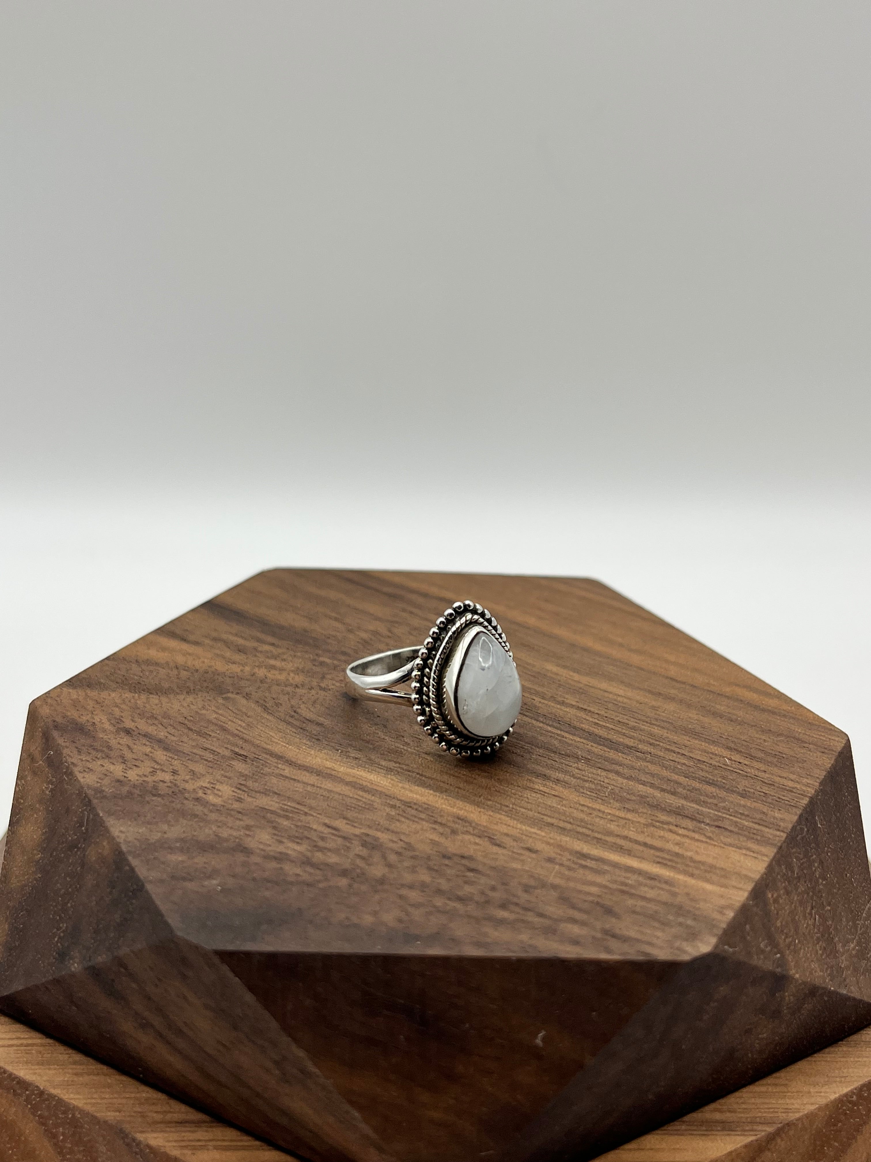 Quartz Pear Women’s Ring